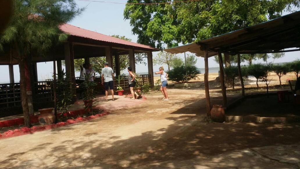 Tendaba Camp Hotel Exterior photo